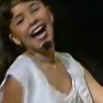 Sandy Instagram - A Olívia Newton-John foi uma grande referência na minha infância. Inclusive, meus pais escolheram meu nome por causa da personagem “Sandy”, do filme “Grease”. Aqui um trecho de uma música do filme q eu e meu irmão gravamos em português no nosso terceiro disco. Meu eterno carinho e admiração por essa grande artista. Que ela esteja em paz. 🙏🏻💜