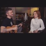 Sandy Instagram - Festival de Musiquinhas Tri Especial do Lucão e da Sandynha!!!! Dia dos Namorados! ❤️ Falling Slowly, @glenhansard e @marketa_irglova Essa música é MUITO especial e fazia tempo que eu queria fazer aqui! Aí casou do Dia dos Namorados cair num domingo e não me guentei. Vai demorar pra ter Festival de novo porque tô soterrado de trampo, mas essa eu não podia deixar passar… ❤️🥰 Feliz Dia dos Namorados, gurizada!
