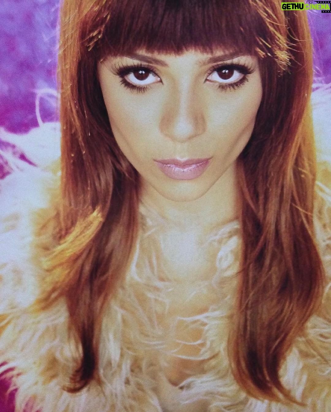 Sandy Instagram - #TBT – aos 20 anos, brincando de Rita Lee pra revista Vogue RG. Adoooro!