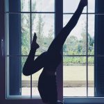 Sandy Instagram - O feminino que existe em mim saúda o feminino que existe em você. Que ele esteja sempre vivo e nutrido. Feliz Dia Internacional da Mulher. 🌷🍃