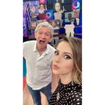 Sandy Instagram - Nem consigo expressar a emoção que foi voltar ao palco do Altas Horas, rever meu amigo @serginhogroisman (pessoalmente) depois de mais de dois anos, cantar ao vivo com minha banda querida, estar ao lado de colegas maravilhosas de profissão… Quem vem comigo pra este Altas Horas especial do Dia das Mulheres? Amanhã, hein? 🎈👏🏻💜 Look: @marcellmaia (Obrigada, Marcell!!)