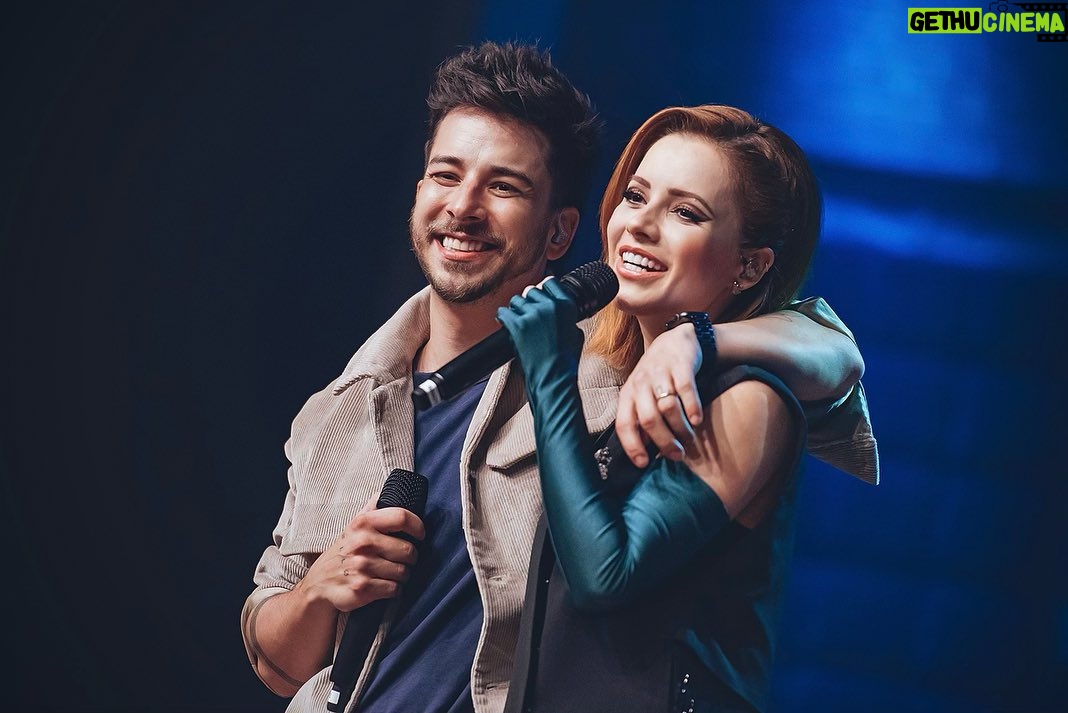 Sandy Instagram - E a segunda noite foi mais que especial… com a participação desses meus dois amores. (Ai, como eu amo!!) Obrigada, @junior_lima e @lucas.lima por esse presente lindo! Obrigada, Sampa, por tanto amor. Coração quentinho e alma lavada. ♥️ 📷 @wirso e @rafaelstrabelli Espaço Unimed