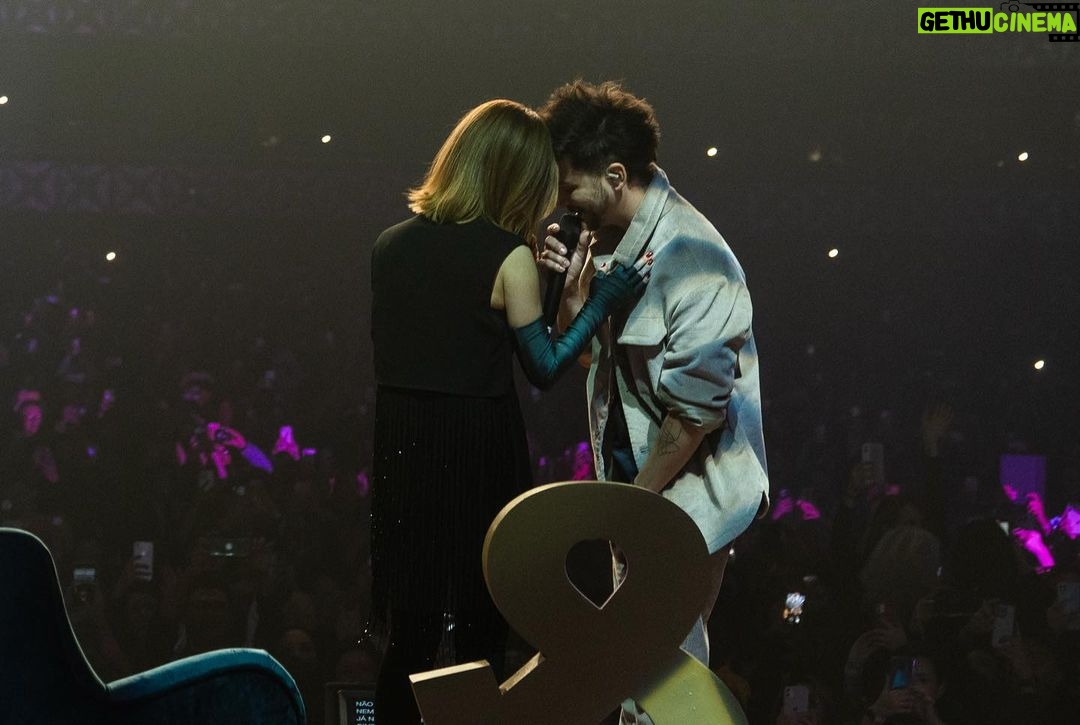 Sandy Instagram - E a segunda noite foi mais que especial… com a participação desses meus dois amores. (Ai, como eu amo!!) Obrigada, @junior_lima e @lucas.lima por esse presente lindo! Obrigada, Sampa, por tanto amor. Coração quentinho e alma lavada. ♥️ 📷 @wirso e @rafaelstrabelli Espaço Unimed