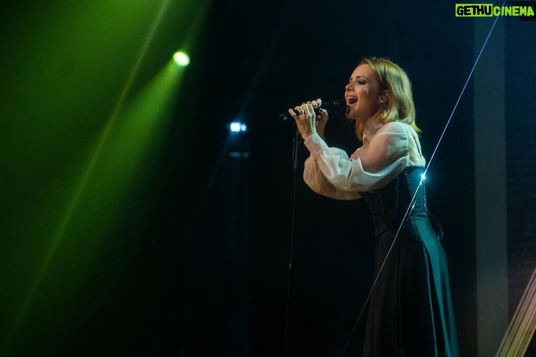 Sandy Instagram - Ah, São Paulo, quanto amor recebi ontem de vcs… Eu tava morrendo de saudade!! Aff, quanta emoção… Muuuuito obrigada por tanto… 💜 @wanessa, linda, e @lucas.lima, meu amor, amei demais dividir o palco com vcs, foi especial. Obrigada família, amigos, fãs, equipe e todos os envolvidos por estarem comigo neste (re)começo! #TurnêNósVozEles2022 📸 @wirso e @agenciabrazilnews