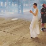 Sandy Instagram - #tbt especial de hoje é do dia da filmagem de “Universo Reduzido”. Que dia bom, que equipe linda. E o resultado então… me deixou flutuando! Pra quem não viu e quer ver, tem o link na bio. 💜