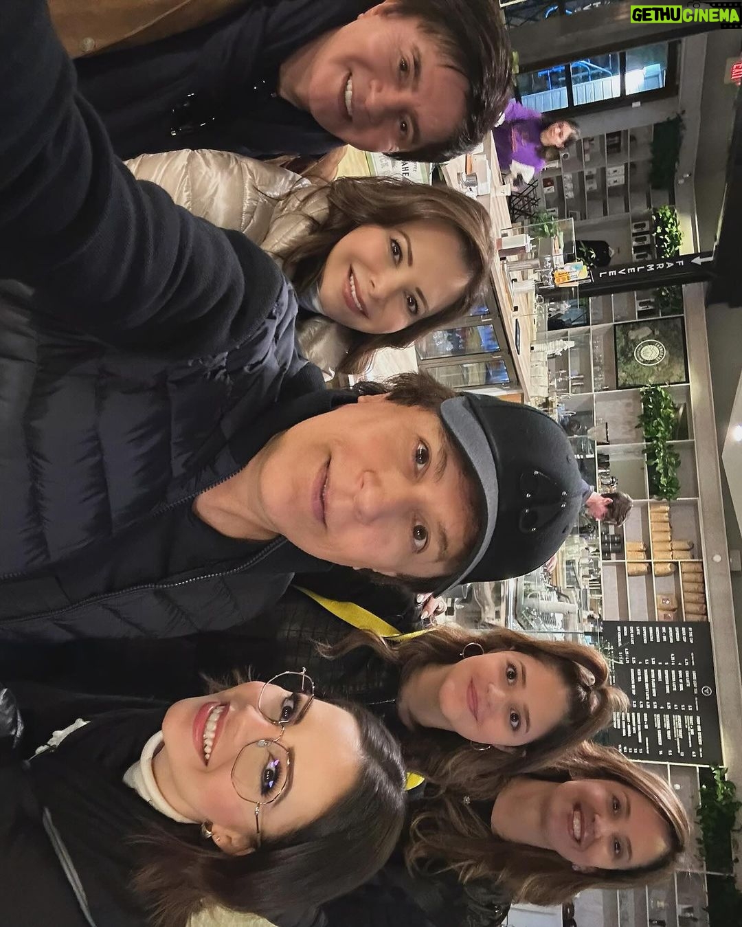 Sandy Instagram - Voltei faz uns 3 dias, mas vale o registro nesse dumpzinho de umas férias-delícia e cheias de pores do sol maravilhosos e gente querida. Bom fim de semana, gente linda! 💜 Los Angeles - California