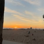 Sandy Instagram - Voltei faz uns 3 dias, mas vale o registro nesse dumpzinho de umas férias-delícia e cheias de pores do sol maravilhosos e gente querida. Bom fim de semana, gente linda! 💜 Los Angeles - California