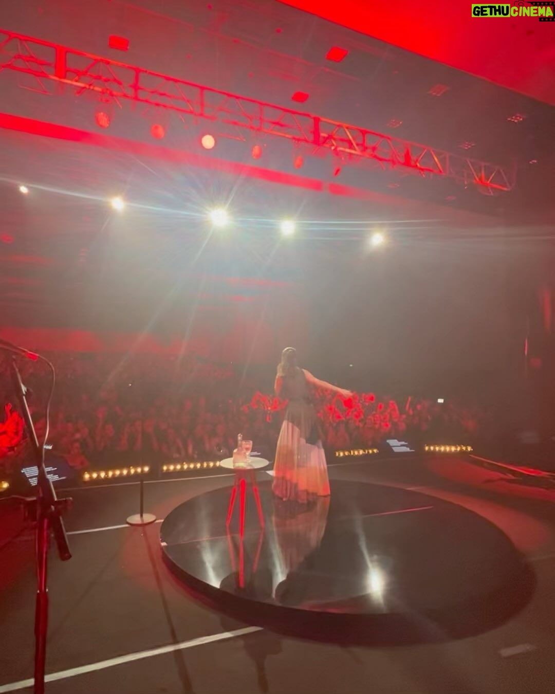 Sandy Instagram - Ribeirão, matar a saudade de vocês foi especial. Obrigada pela noite incrível! Fica aqui um dumpzinho pra deixar registrado todo esse amor! 💜 Estão chegando os últimos 3 shows do ano… Eba!! Quem vem? 02/dez: São Paulo (Vibra) 08/dez: Belo Horizonte (Arena Hall) 16/dez: Campinas (Royal Palm) 🎥@sisdiz