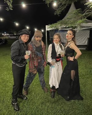 Sandy Instagram - Bú!!! De ontem… 🎃🧟‍♀️👻
(A galera leva a sério! Hahahaha… amei!)