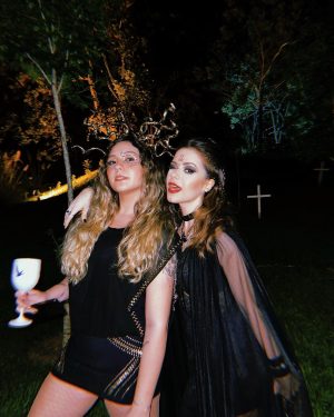 Sandy Instagram - Bú!!! De ontem… 🎃🧟‍♀️👻
(A galera leva a sério! Hahahaha… amei!)