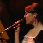 Sandy Instagram - Tava com saudade de fazer um #tbt com releituras e projetos de que amei participar. Que privilégio cantar com ídolos que tanto admiro! 💜 São muitas memórias maravilhosas e muito vivas no meu coração. Você se lembra de alguma destas? - “Corcovado”, Ao Vivo em Porto Fino (2012) @andreabocelliofficial - “Se Eu Não Te Amasse Tanto Assim”, Arena Fonte Nova (2003) @ivetesangalo - “Sampa”, Senna in Concert (2004) @caetanoveloso - “Fotografia”, Auditório Ibirapuera (2006) @marcelo_bratke - “As Canções Que Você Fez Pra Mim”, especial Roberto Carlos (2021) @robertocarlosoficial