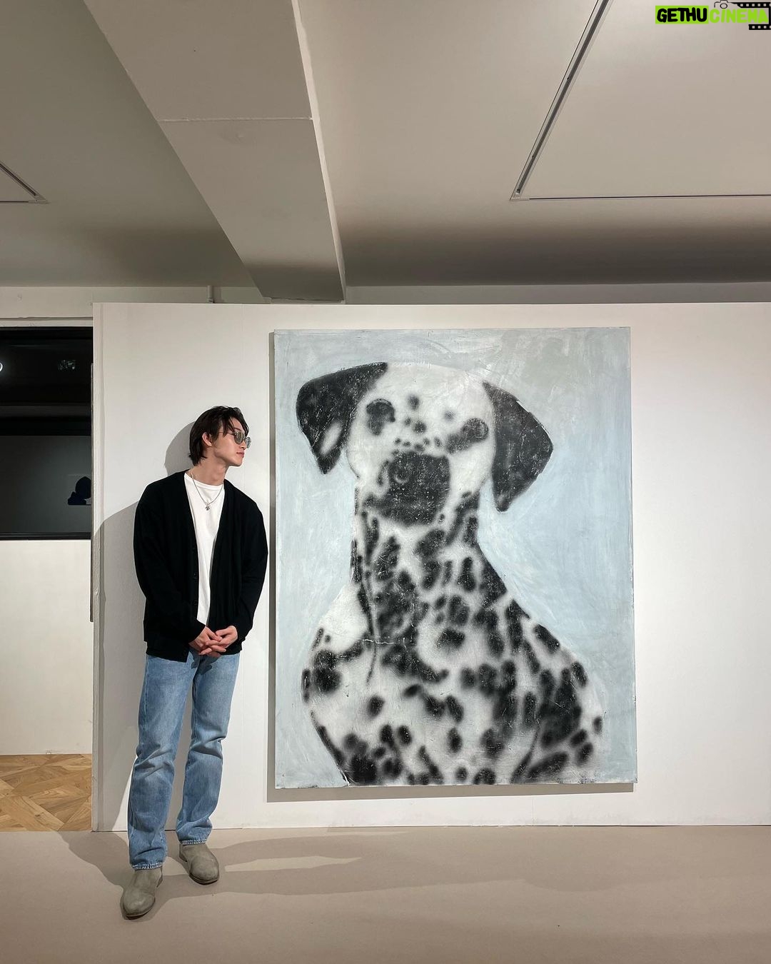 Sang Heon Lee Instagram - Bought a piece, made a piece π¨πΌοΈπ§βπ¨ Dalmatian/Artist: @ricardopassaporte Gallery: @duartesequeiragallery Mint/Blueberry Ice cream: @sangheonleesh Sensei/Teacher/μ€μΉλ: @soohyo_ @kimsoohyo Seoul, South Korea