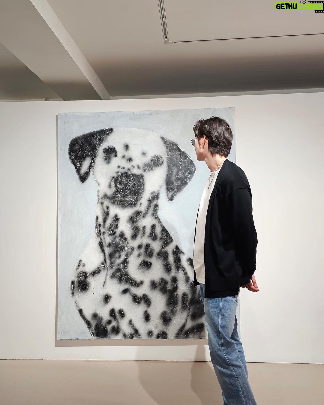 Sang Heon Lee Instagram - Bought a piece, made a piece π¨πΌοΈπ§βπ¨ Dalmatian/Artist: @ricardopassaporte Gallery: @duartesequeiragallery Mint/Blueberry Ice cream: @sangheonleesh Sensei/Teacher/μ€μΉλ: @soohyo_ @kimsoohyo Seoul, South Korea