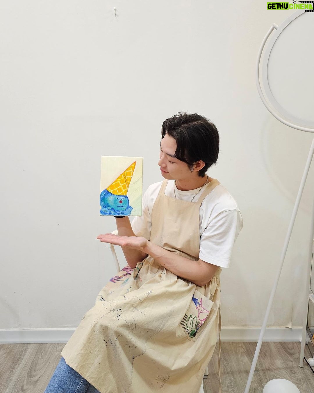 Sang Heon Lee Instagram - Bought a piece, made a piece π¨πΌοΈπ§βπ¨ Dalmatian/Artist: @ricardopassaporte Gallery: @duartesequeiragallery Mint/Blueberry Ice cream: @sangheonleesh Sensei/Teacher/μ€μΉλ: @soohyo_ @kimsoohyo Seoul, South Korea