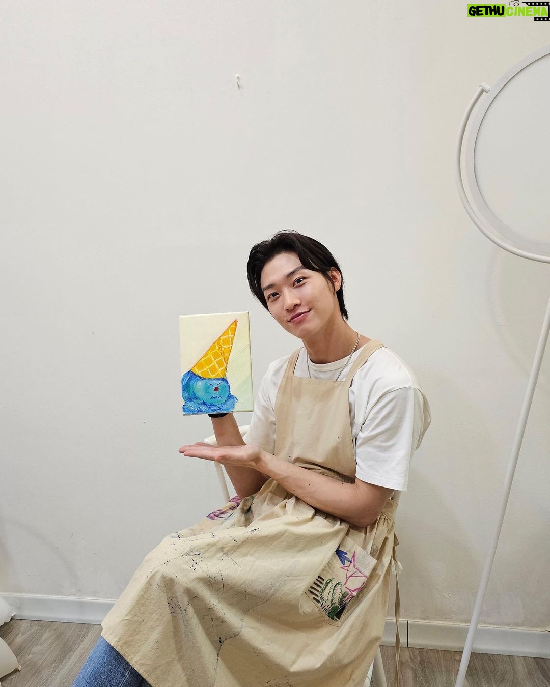 Sang Heon Lee Instagram - Bought a piece, made a piece π¨πΌοΈπ§βπ¨ Dalmatian/Artist: @ricardopassaporte Gallery: @duartesequeiragallery Mint/Blueberry Ice cream: @sangheonleesh Sensei/Teacher/μ€μΉλ: @soohyo_ @kimsoohyo Seoul, South Korea