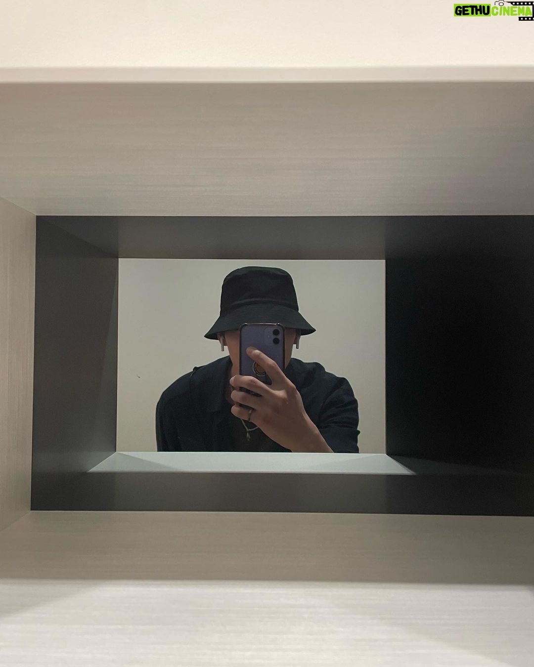 Sang Heon Lee Instagram - was busy last week with inspiring art 🎨🖼️ @friezeofficial @kiaf_official Special thanks to the people who made this happen: @kimsoohyo @kimyeonzin @sunny.oh COEX Convention & Exhibition Center