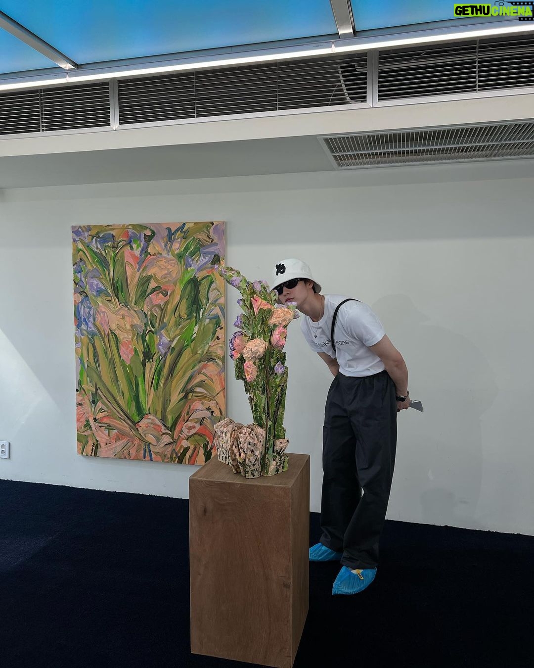 Sang Heon Lee Instagram - was busy last week with inspiring art 🎨🖼️ @friezeofficial @kiaf_official Special thanks to the people who made this happen: @kimsoohyo @kimyeonzin @sunny.oh COEX Convention & Exhibition Center