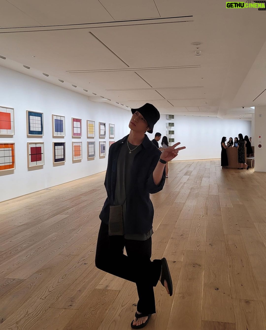 Sang Heon Lee Instagram - was busy last week with inspiring art 🎨🖼️ @friezeofficial @kiaf_official Special thanks to the people who made this happen: @kimsoohyo @kimyeonzin @sunny.oh COEX Convention & Exhibition Center