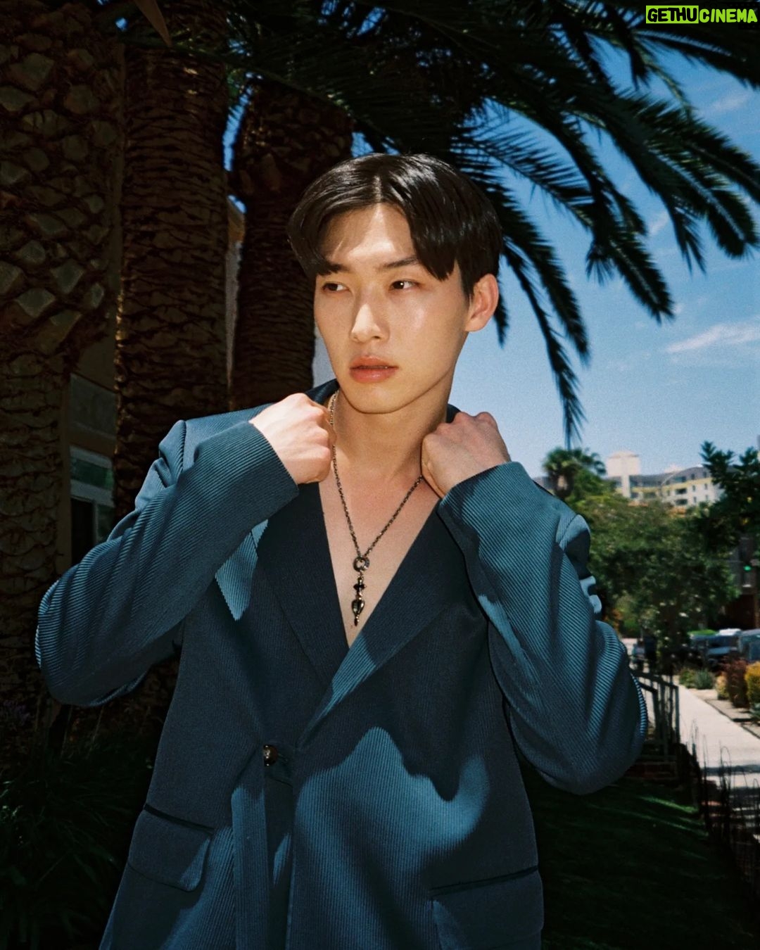 Sang Heon Lee Instagram - Sang Heon Lee (21 de mayo de 1996, Seoul, Corea del Sur) fue portada del mes de agosto que acaba de terminar y fuimos muy felices al tenerle como nuestra cover story. . . “Mi objetivo era convertirme en actor antes de cumplir 30 años. Estoy tres años por delante de mi meta” . LINK IN BIO . TEAM Talent: Sang Heon Lee @sangheonleesh Photographer: Corey Myers @cmyers1105 Stylist: Chance Davis @godschance Makeup and hair: Rachael Angell @angellhair Photo assistant: Scot Cain @scotwadecain Stylist assistant: Renee Old @renee.old Lettering: Andrea Bonmati @abon_martinez Editor in Chief: Pablo Aragón @pabloaragon . . #coverstory #cover #folie #art #arte #heart #sangheonlee #granturismo #xokitty #graphicdesign #illustration #illustrator #love #maleempowerment #shooting #activist #activism #photoshoot #editorial #fashion #photography #pic #photo #pics Los Angeles, California.