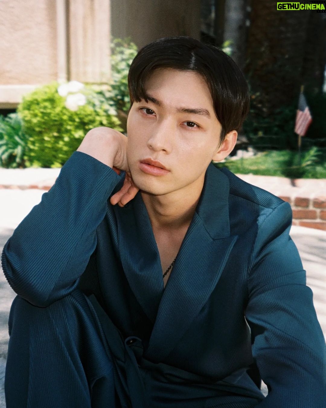 Sang Heon Lee Instagram - Sang Heon Lee (21 de mayo de 1996, Seoul, Corea del Sur) fue portada del mes de agosto que acaba de terminar y fuimos muy felices al tenerle como nuestra cover story. . . “Mi objetivo era convertirme en actor antes de cumplir 30 años. Estoy tres años por delante de mi meta” . LINK IN BIO . TEAM Talent: Sang Heon Lee @sangheonleesh Photographer: Corey Myers @cmyers1105 Stylist: Chance Davis @godschance Makeup and hair: Rachael Angell @angellhair Photo assistant: Scot Cain @scotwadecain Stylist assistant: Renee Old @renee.old Lettering: Andrea Bonmati @abon_martinez Editor in Chief: Pablo Aragón @pabloaragon . . #coverstory #cover #folie #art #arte #heart #sangheonlee #granturismo #xokitty #graphicdesign #illustration #illustrator #love #maleempowerment #shooting #activist #activism #photoshoot #editorial #fashion #photography #pic #photo #pics Los Angeles, California.