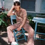 Sang Heon Lee Instagram - COVER STORY w/ SANG HEON LEE: “La adrenalina me hace sentir vivo” “Mi objetivo era convertirme en actor antes de cumplir 30 años. Estoy tres años por delante de mi meta” Sang Heon Lee (21 de mayo de 1996, Seoul, Corea del Sur) nos ha robado el corazón. Así sin paliativos y sin avisar. El actor coreano ha conseguido en muy poco tiempo que el mundo se vuelva loco con Min-Ho, el papel que interpreta en “XO Kitty”, uno de los últimos hitazos de Netflix. Pero su estela dorada quiere ir más allá con su nuevo papel en “Gran Turismo” junto a Orlando Bloom, Darren Barnett o una de nuestras cover story más recientes, Pepe Barroso. Con un futuro más que prometedor hemos querido hablar con la nueva estrella incipiente de Hollywood que nos ha hablado de sus metas y aspiraciones, de sus grandes miedos entre los que se encuentran la altura y la velocidad y sobre su visión perfecta del amor. Conversar con Sang Heon Lee es un aprendizaje asegurado. . LINK IN BIO . TEAM Talent: Sang Heon Lee @sangheonleesh Photographer: Corey Myers @cmyers1105 Stylist: Chance Davis @godschance Makeup and hair: Rachael Angell @angellhair Photo assistant: Scot Cain @scotwadecain Stylist assistant: Renee Old @renee.old Lettering: Andrea Bonmati @abon_martinez Editor in Chief: Pablo Aragón @pabloaragon . . #coverstory #cover #folie #art #arte #heart #sangheonlee #granturismo #xokitty #graphicdesign #illustration #illustrator #love #maleempowerment #shooting #activist #activism #photoshoot #editorial #fashion #photography #pic #photo #pics Los Angeles, California.