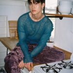 Sang Heon Lee Instagram - COVER STORY w/ SANG HEON LEE: “La adrenalina me hace sentir vivo” “Mi objetivo era convertirme en actor antes de cumplir 30 años. Estoy tres años por delante de mi meta” Sang Heon Lee (21 de mayo de 1996, Seoul, Corea del Sur) nos ha robado el corazón. Así sin paliativos y sin avisar. El actor coreano ha conseguido en muy poco tiempo que el mundo se vuelva loco con Min-Ho, el papel que interpreta en “XO Kitty”, uno de los últimos hitazos de Netflix. Pero su estela dorada quiere ir más allá con su nuevo papel en “Gran Turismo” junto a Orlando Bloom, Darren Barnett o una de nuestras cover story más recientes, Pepe Barroso. Con un futuro más que prometedor hemos querido hablar con la nueva estrella incipiente de Hollywood que nos ha hablado de sus metas y aspiraciones, de sus grandes miedos entre los que se encuentran la altura y la velocidad y sobre su visión perfecta del amor. Conversar con Sang Heon Lee es un aprendizaje asegurado. . LINK IN BIO . TEAM Talent: Sang Heon Lee @sangheonleesh Photographer: Corey Myers @cmyers1105 Stylist: Chance Davis @godschance Makeup and hair: Rachael Angell @angellhair Photo assistant: Scot Cain @scotwadecain Stylist assistant: Renee Old @renee.old Lettering: Andrea Bonmati @abon_martinez Editor in Chief: Pablo Aragón @pabloaragon . . #coverstory #cover #folie #art #arte #heart #sangheonlee #granturismo #xokitty #graphicdesign #illustration #illustrator #love #maleempowerment #shooting #activist #activism #photoshoot #editorial #fashion #photography #pic #photo #pics Los Angeles, California.