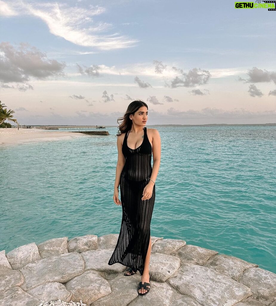 Saniya Iyappan Instagram - Say yes to heavennn🎶 @pickyourtrail @novamaldives #Pickyourtrail #HasslefreeHolidays #UnwrapTheWorld #NovaMaldives #goodsouldays #novagoodsouldays Nova Maldives