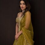 Saniya Iyappan Instagram – What jhumka?

Outfit : @madebymilankochi 
Styling : @ashna_aash_ 
Mua : Artlab Bariks Salon, Burjuman @toyliyevayulduz
Jewellery : @thangals_jewellery_ 
📷 : @fahil_hakkim Dubai, United Arab Emirates
