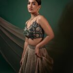 Saniya Iyappan Instagram – Chura liya hai tumne jo dil ko✨

Photography : @yaami____ 
Styled by: @shantikrishna 
Outfit : @kalkifashion 
Mua&Hair: @rizwan_themakeupboy 
Jewellery : @meralda.jewels 
Location: @tinyturtle.media