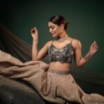 Saniya Iyappan Instagram – Chura liya hai tumne jo dil ko✨

Photography : @yaami____ 
Styled by: @shantikrishna 
Outfit : @kalkifashion 
Mua&Hair: @rizwan_themakeupboy 
Jewellery : @meralda.jewels 
Location: @tinyturtle.media