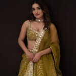 Saniya Iyappan Instagram – What jhumka?

Outfit : @madebymilankochi 
Styling : @ashna_aash_ 
Mua : Artlab Bariks Salon, Burjuman @toyliyevayulduz
Jewellery : @thangals_jewellery_ 
📷 : @fahil_hakkim Dubai, United Arab Emirates