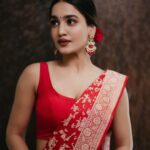 Saniya Iyappan Instagram – 🌹

Mua : @sajithandsujith 
Styling : @shantikrishna 
Saree : @milandesignkochi 
Draping : @drapist_daira 
📷 : @a____p____t 
Assistant : @the._voyager_ Kochi, India