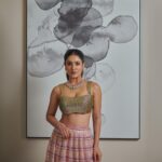 Saniya Iyappan Instagram – #navaratri✨

Mua : @rizwan_themakeupboy 
Outfit : @pranaahbypoornimaindrajith 
Jewellery : @kalyanjewellers_official 
📷 : @plan.b.actions @jibinartist Hyatt Regency Thrissur