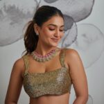 Saniya Iyappan Instagram – #navaratri✨

Mua : @rizwan_themakeupboy 
Outfit : @pranaahbypoornimaindrajith 
Jewellery : @kalyanjewellers_official 
📷 : @plan.b.actions @jibinartist Hyatt Regency Thrissur