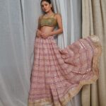 Saniya Iyappan Instagram – #navaratri✨

Mua : @rizwan_themakeupboy 
Outfit : @pranaahbypoornimaindrajith 
Jewellery : @kalyanjewellers_official 
📷 : @plan.b.actions @jibinartist Hyatt Regency Thrissur