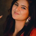 Saniya Shaikh Instagram - Bss Teri hi Baate 🖤 . . . . . . . #sanufam #sanulove #smile #love #foryou #old #reelitfeelit #reelkarofeelkaro #expression #attitude #song