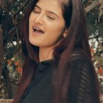 Saniya Shaikh Instagram - Aapke Aajane se 🥰 . . . . . #sanulove #sanufam #old #reelkarofeelkaro #reelitfeelit #smile #love #foryou