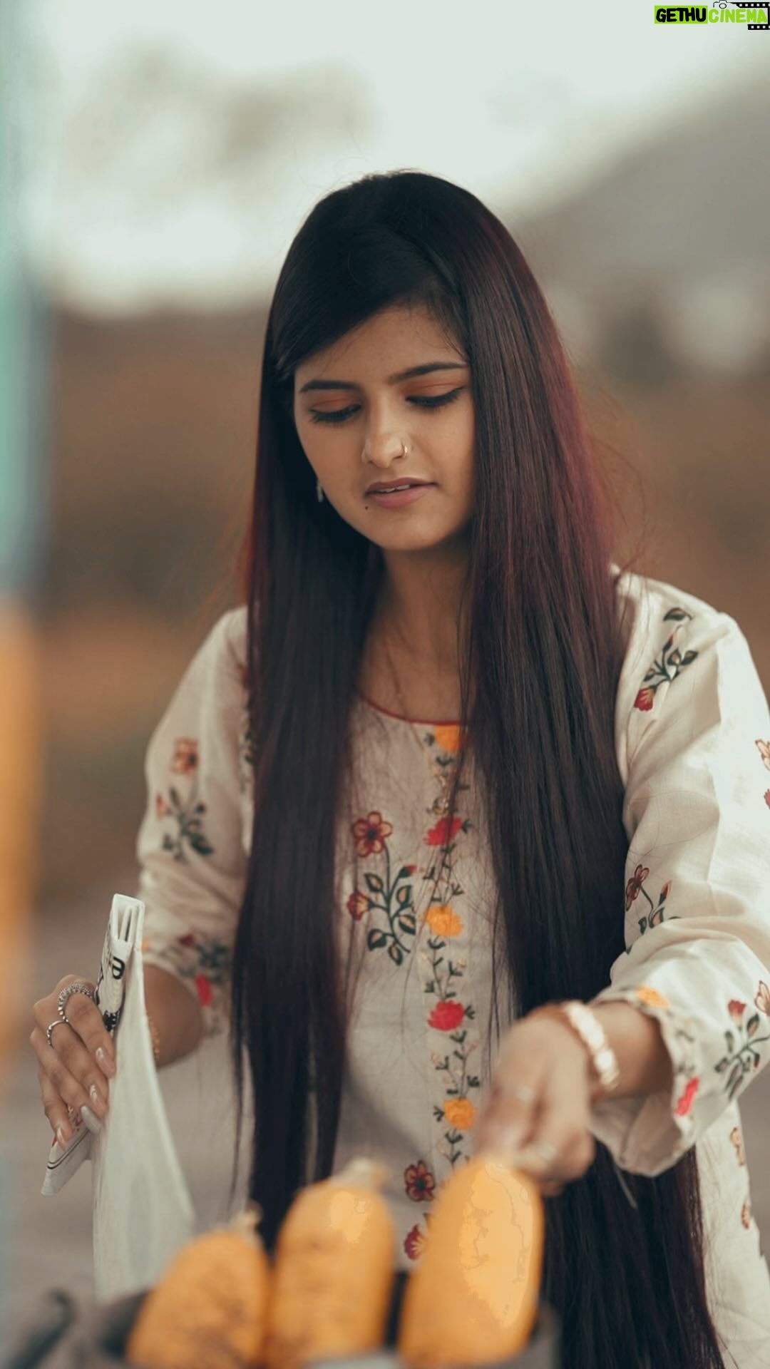 Saniya Shaikh Instagram - Yaha Ka Mausam β€οΈ ππππ, ππππππππ, πππππ #sanulove#sanufam#viralvideos #fyp #viralpost #beauty #kerala #picoftheday #dance #art #cute #mumbai #funny #onlineshopping #foryoupage #comment #fashionblogger #youtube #meme #trendy #nature #tamil #lifestyle #life #photoshoot #reelsinstagram #new #motivation #funnymemes #instafashion