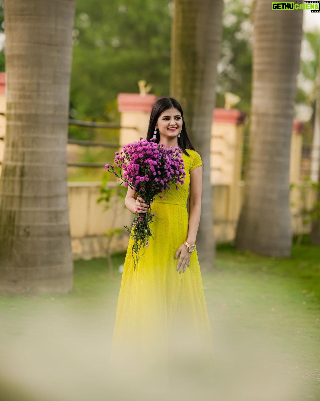 Saniya Shaikh Instagram - Beauty In Simplicity 💚 🎨 : @edittbyjai 𝐋𝐈𝐊𝐄, 𝐂𝐎𝐌𝐌𝐄𝐍𝐓𝐒, 𝐒𝐇𝐀𝐑𝐄 #sanulove#sanufam#viralvideos #fyp #viralpost #beauty #kerala #picoftheday #dance #art #cute #mumbai #funny #onlineshopping #foryoupage #comment #fashionblogger #youtube #meme #trendy #nature #tamil #lifestyle #life #photoshoot #reelsinstagram #new #motivation #funnymemes #love