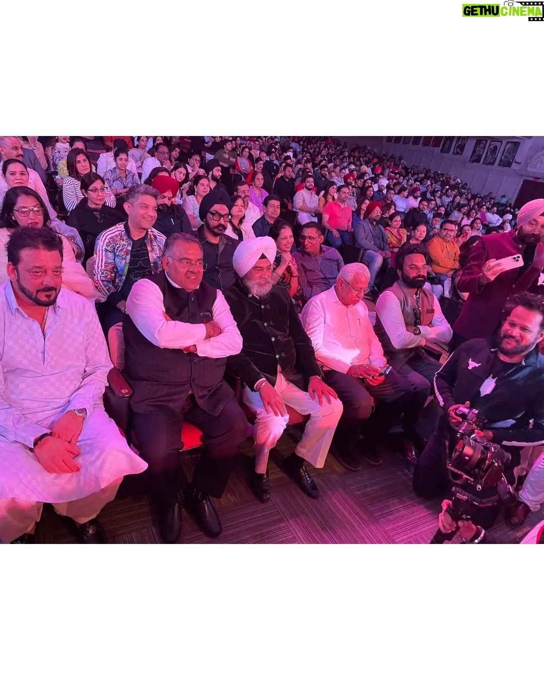 Sanjay Dutt Instagram - मुंबई में पवित्र महापर्व लोहड़ी समारोह के आमंत्रण पर मैं, मेरे भाइयों राष्ट्रीय महासचिव BJP @itarunchugh जी और राष्ट्रीय कार्यकारिणी सदस्य, BJYM @alokdangas जी को लोहड़ी के उत्सव पर मुझे सम्मिलित करने के लिए दिल से आभार अभिव्यक्त करना चाहता हूं। इस प्रतिष्ठित सांस्कृतिक समारोह का हिस्सा होकर मैं गौरवणित अनुभव कर रहा हूं।
