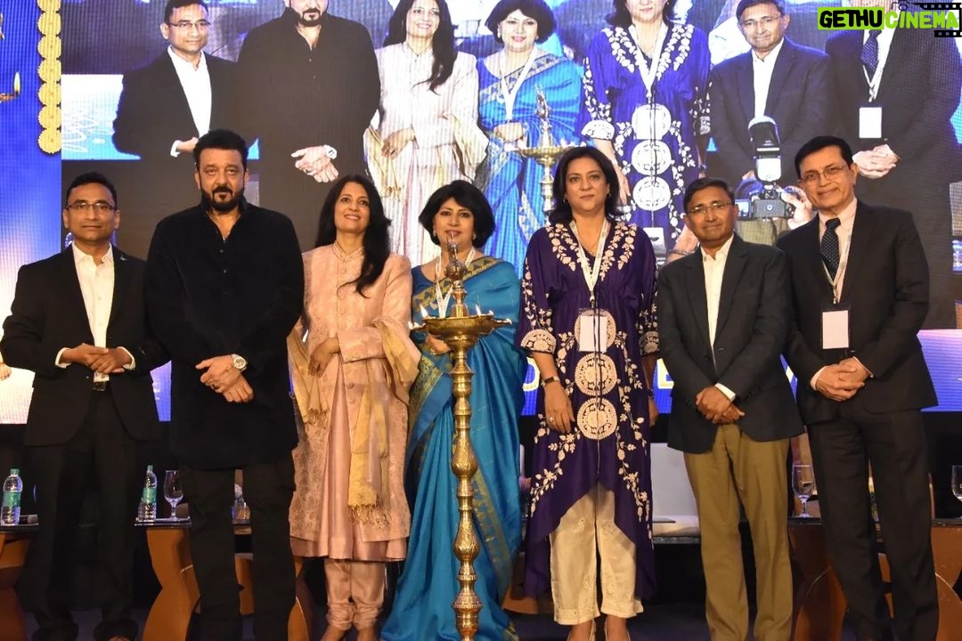 Sanjay Dutt Instagram - Got this amazing chance to be in the presence of top oncologist for precision oncology and speak about my journey of battling cancer 🙏🏻 My special thanks to Dr. Sewanti Limaye, Dr. Tarang & reliance team from Harkishandas Hospital & to Dr. Ezra, Dr. Sandeep, Dr. Lee and Chancellor of the UCSD, Mr. Pradeep Khosla Also, I'm really grateful to @maanayata @priyadutt @namrata62 @owenroncon #KumarGaurav @pareshghelani as well as my @trishaladutt @duttshahraan and @duttiqra for always sticking by my side. Sending nothing but more power to everyone who's battling cancer! 💪🏻