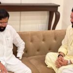 Sanjay Dutt Instagram - Met with our honourable CM @mieknathshinde Ji, a visionary and the most simple man. Honoured to have met him and speak about so many things at length. Thank you and God bless you, Shinde Saab! Hoping to meet you again soon. Jai Bhole Nath