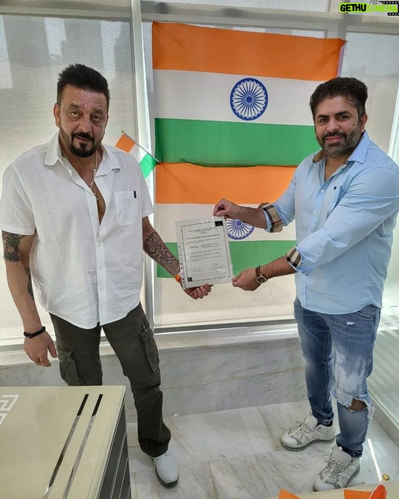 Sanjay Dutt Instagram - I am delighted to have joined hands with my brother Reza Ashtarian – Biryaniwalla and Co. (Chain of Restaurants) for pan India, and all the International markets (UAE, GCC, and the West). An incredibly massive plan to open 100+ BWCO Outlets all over the World! #RezaAshtarian #BiryaniwallaandCo