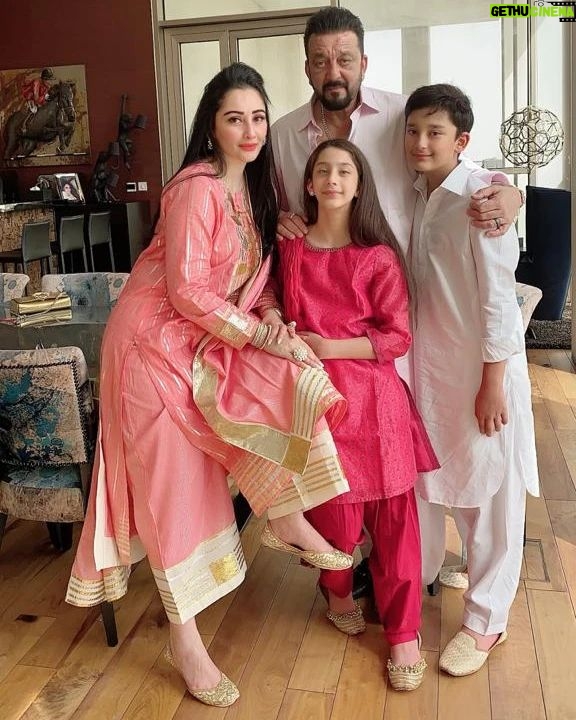 Sanjay Dutt Instagram - Wishing you and your family peace, happiness and good health on the auspicious occasion of Eid and Akshaya Tritiya✨