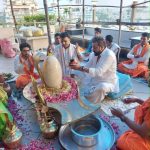 Sanjay Dutt Instagram – Did a fantastic Shiv Pooja today. Thank you @sriudayacharyaji_ , 
Har Har Mahadev!