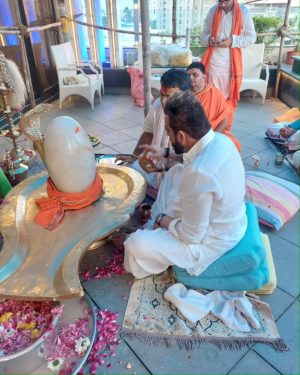 Sanjay Dutt Instagram - Did a fantastic Shiv Pooja today. Thank you @sriudayacharyaji_ , 
Har Har Mahadev!