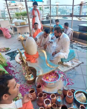 Sanjay Dutt Instagram - Did a fantastic Shiv Pooja today. Thank you @sriudayacharyaji_ , 
Har Har Mahadev!