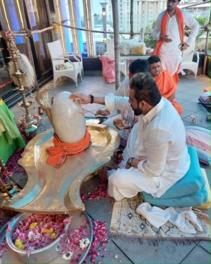 Sanjay Dutt Instagram - Did a fantastic Shiv Pooja today. Thank you @sriudayacharyaji_ , 
Har Har Mahadev!