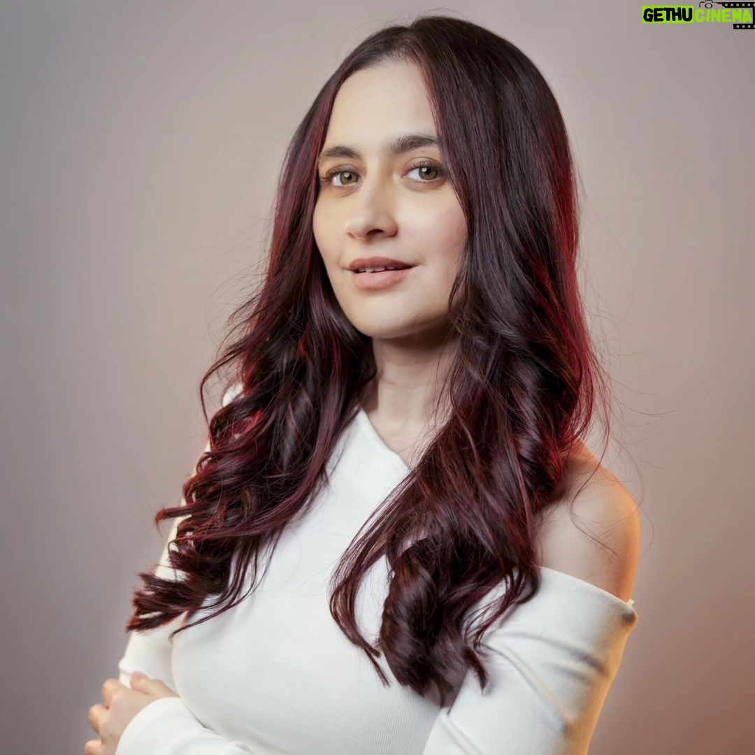 Sanjeeda Sheikh Instagram - #AD After obsessing over it for a while, I am glad I stepped into my red hair era with @lorealpro_education_india . Thanks to my hairdresser and @geetanjalisalon for this hair color transformation. You too can get this makeover too, just visit your nearest L’Oréal Professionnel partnered salon to get the trendiest hair color of the season! 🙌 #LorealProIndia #LorealProfIndia #haircolor #LorealProInReds #LProReds #GoRed #iNOAReds #ShadesOfRed #WomensDay #WomensDay2024 @lorealpro_education_india @geetanjalisalon @lorealpro @israni.Sumit #geetanjalisalonmumbai #bandraedition
