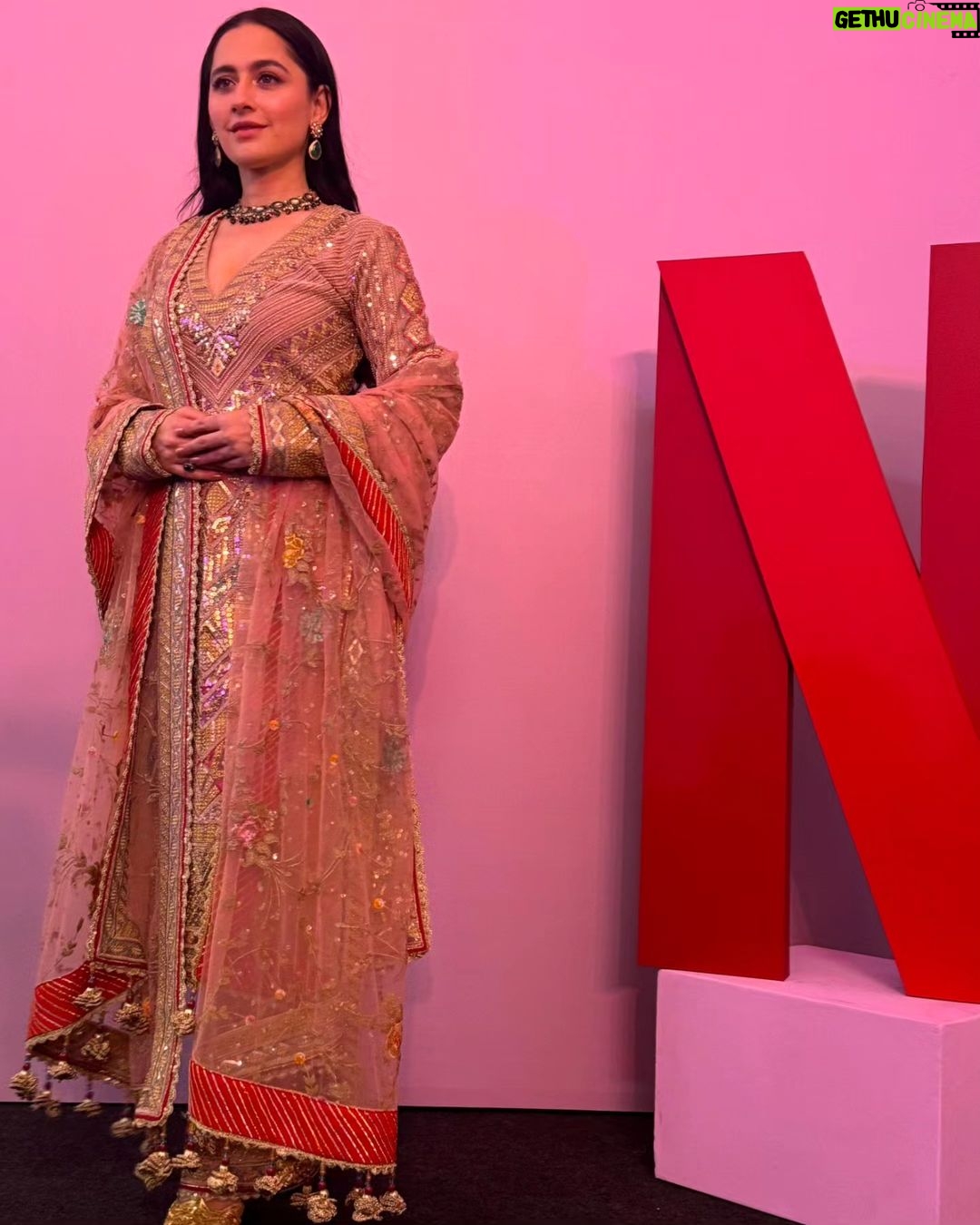 Sanjeeda Sheikh Instagram - #heeramandi Makeup @tulsi5solanki Hair @muskankhan_hair Wearing- @rimpleandharpreet Jewellery- shriparamanijewels Footwear- @aprajitatoorofficial Styled by- @tanaya_paradkar Assisted by- @nainaraj